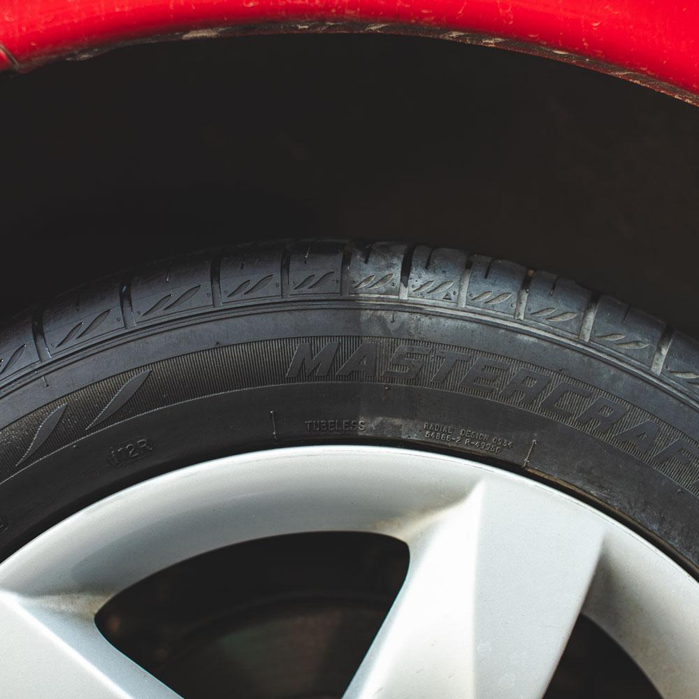 Restaurador de plasticos negros para auto
